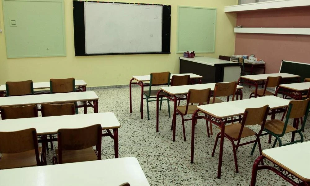 Χειροπέδες σε 16χρονο μαθητή ΕΠΑΛ στο Χαϊδάρι που είχε πάνω του όπλο